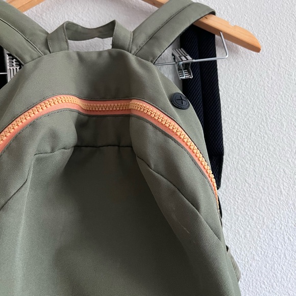 Herschel Backpack - Picture 2 of 10